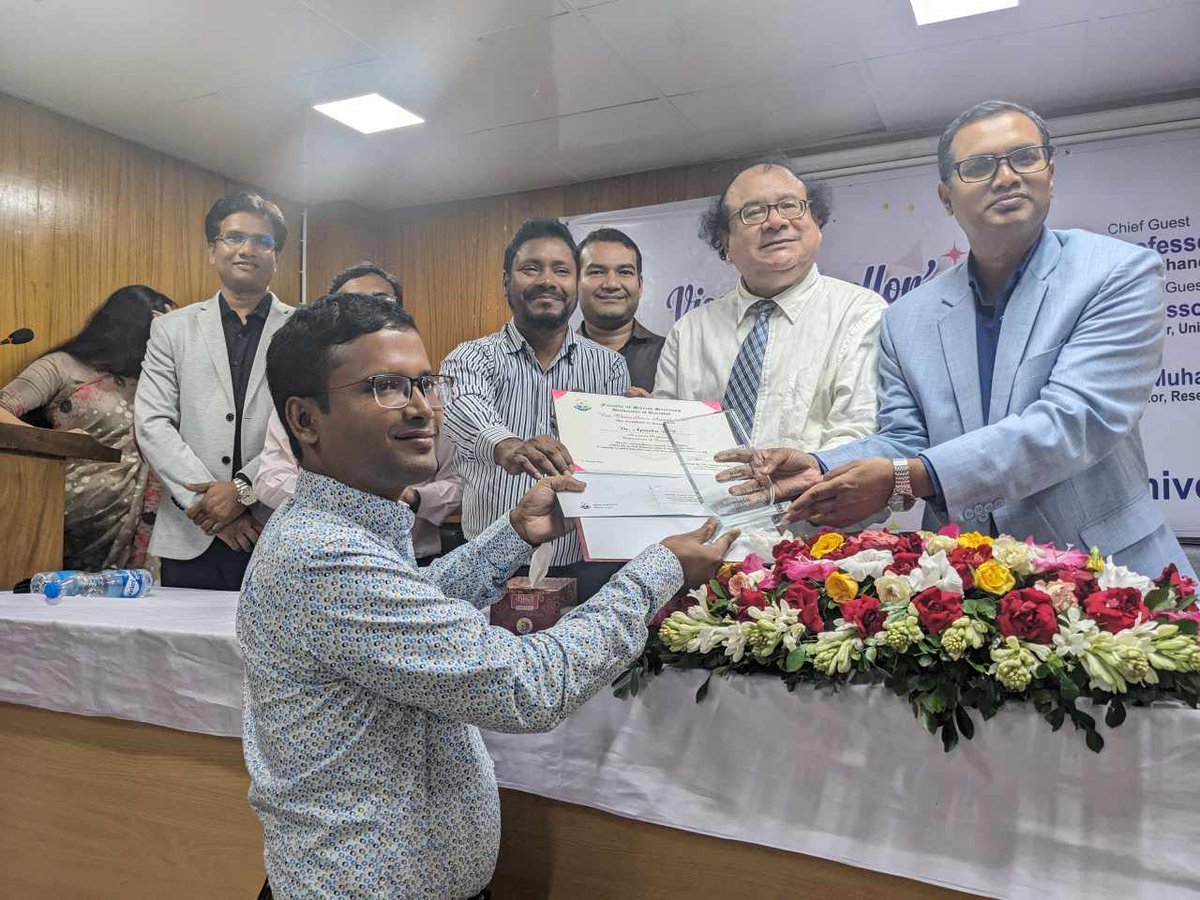 Apurba_Roy2's tweet photo. Happy to share that I have received the "Vice-Chancellor's Award-2023" for extraordinary research contribution in the field of Economics for the period January 2022 to September 2023. https://t.co/cudUZozFlo