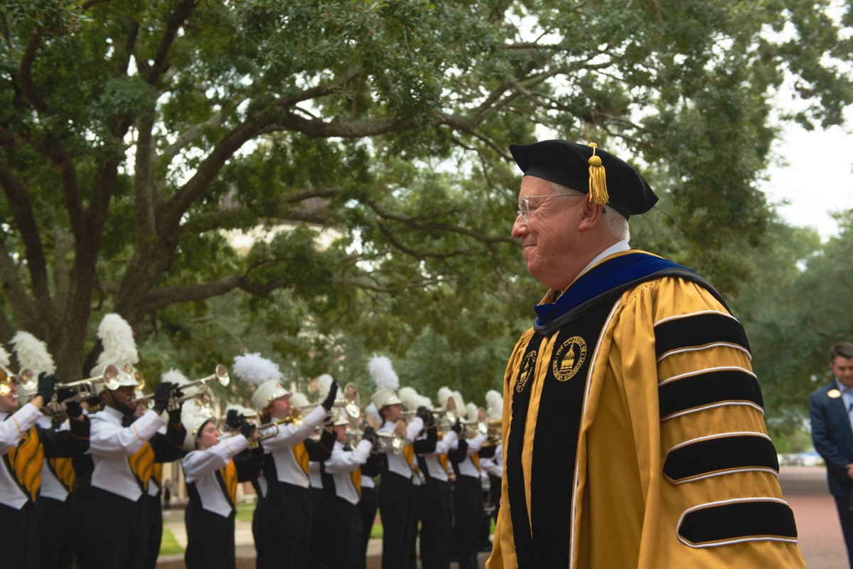 Help us wish our spooktacular University President, Dr. Joseph S. Paul, a very Happy Birthday! 🎉

To help President Dr. Joe Paul reach his goal of growing undergraduate student enrollment, we invite you to make a gift.

Link: usmfoundation.com/joepaul-leader…