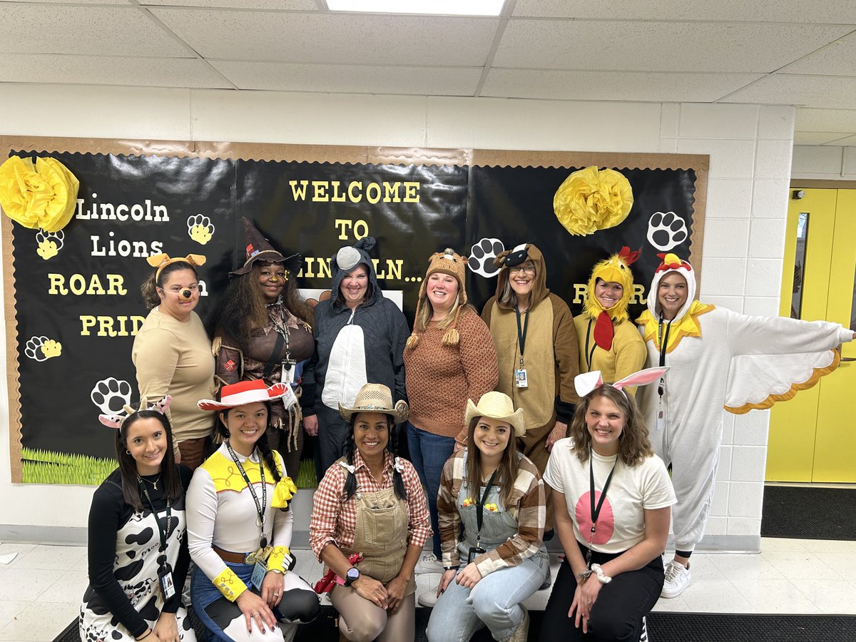 Happy Halloween from the ⁦<a href="/FSD79/">Fremont District 79</a>⁩ Lincoln team. #LincolnPride