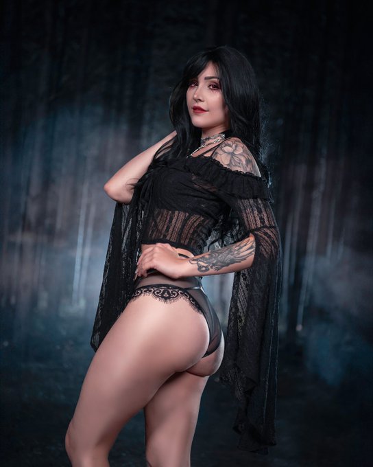 As an og emo girl I gain too much power on Halloween 🦇  📷 @shutter_owl https://t.co/zXMtj8VdDH