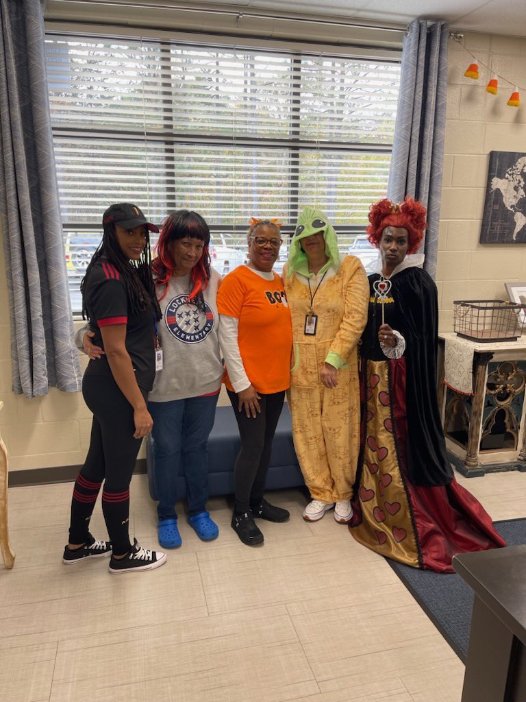 principaldrp's tweet photo. Happy Halloween @LockheedElem https://t.co/rKxKB90jUm