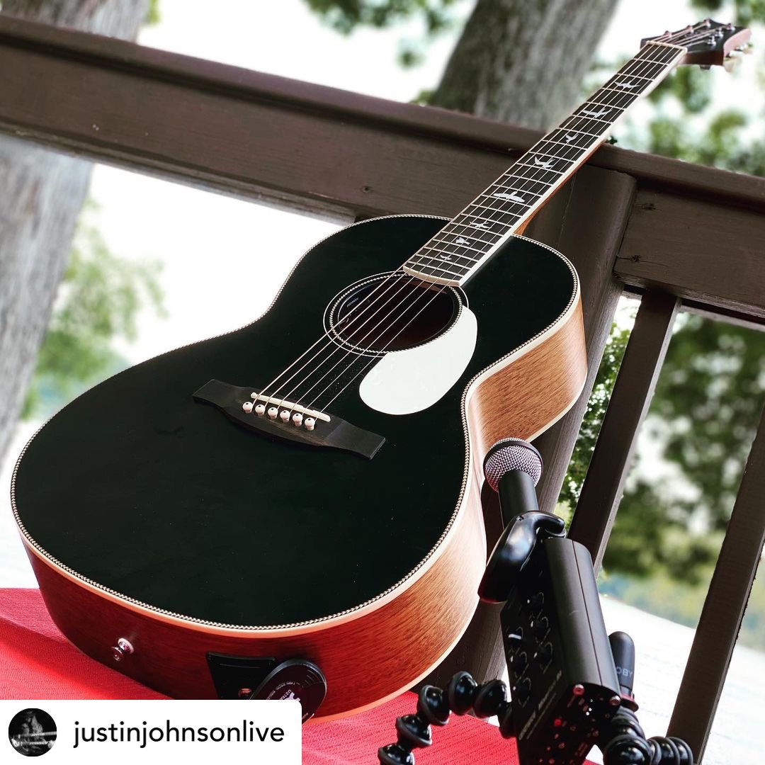 @justinjohnsonlive is back with this super simple recording rig and we love seeing our CEntrance MixerFace in his set up.

Reposted from @justinjohnsonlive

#centrance #audio #music #podcast #creator #producer #recording #recordingartist #musicproducer #producerlife #musician