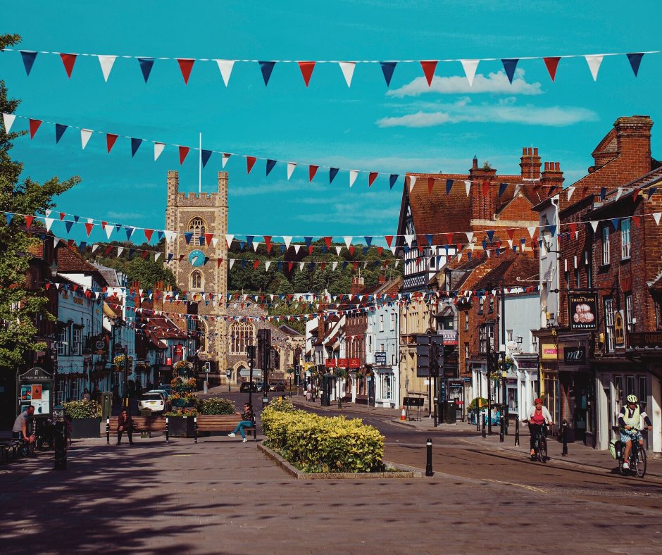 HouseSitMatch's tweet photo. Have a stunning Christmas & New Year in the UK. Stay in Henley-on-Thames & enjoy it's a stunning riverside location & it's a charming, historic town. #Catsit and enjoy amazing landscapes. 24 Dec- 11 Jan '24. >>https://t.co/mxhNLjccxs #Christmaspetsituk #Petsithenley #Henleypetsit https://t.co/VqsCAJEdCg