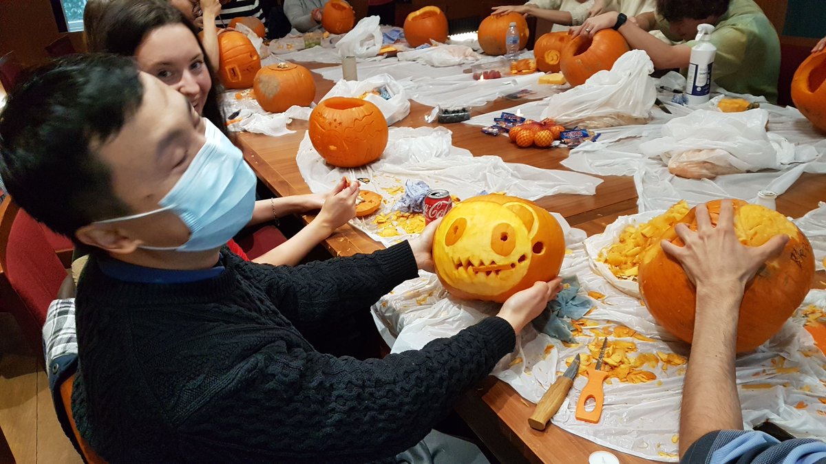 JZhangLab's tweet image. Joint group pumpkin carving fun with the Lee lab. Happy Halloween! @ChemCambridge @SteveTheChemist