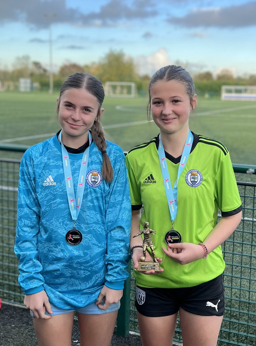 R0BR1CH's tweet photo. Enjoyable day at the @THISGIRLKICKS showcase, the girl went well scoring a couple and was awarded with the U17 player of the tournament. Played with old team mates (clean sheets DF) and school buddies winning the comp for @WSFA_HQ. All supported by her biggest supporter Jimmy 👍 https://t.co/oP6U7sdXwg