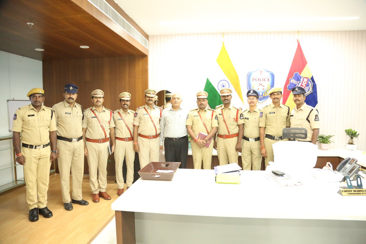 On 31-10-2023, Today the Commissioner of Police Hyderabad City has appreciated the police Musheerabad and rewarded for excellent work For execution of Long Pending communal Murder case NBW on the name of Mohd. Moinuddin in Cr. No:- 11/2021 U/sec 302 IPC shorturl.at/fisQS