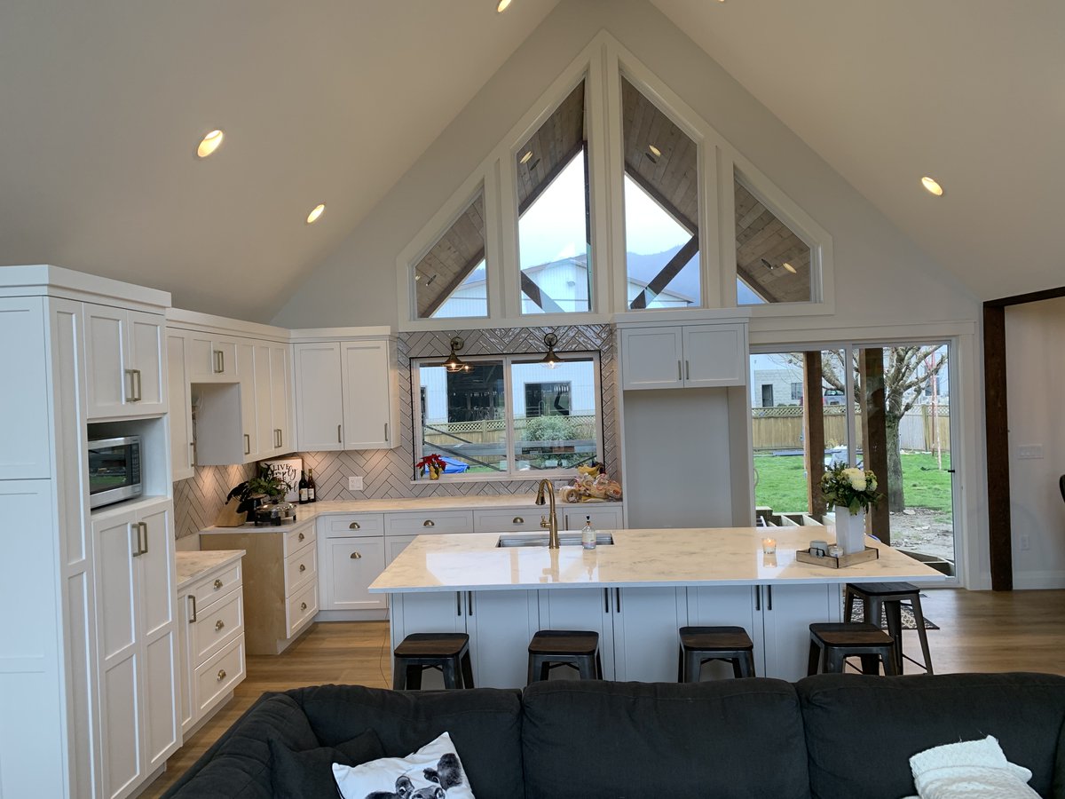 MarrTech's tweet image. Designing the kitchen of your dreams? Let us help you create the perfect space for cooking up delicious meals and cozy meals with friends! #kitchendesign #interiordesign #dreamkitchen #cookingupmemories #cabinets