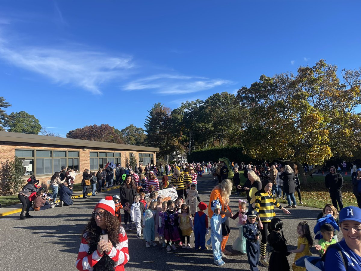 dmurph88's tweet photo. Happy Halloween in Hauppauge! @HPS_Eagles @joseph_tasman @rebecca_bilski @Chris22edu @tmccarthy5210 @MichaelCaulin @Gagliardi_BW @ClaudineDiMuzio https://t.co/9DO8vKekYy