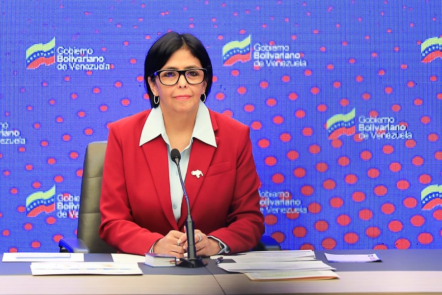CVG_Oficial's tweet photo. Hoy se llevó a cabo una rueda de prensa desde la Sala de Prensa “Simón Bolívar” del Palacio de Miraflores ante pretensiones de Guyana donde @delcyrodriguezv realizó un llamado al pueblo venezolano a defender nuestro territorio este 3 de diciembre mediante el referéndum consultivo https://t.co/dCR0AmaaES