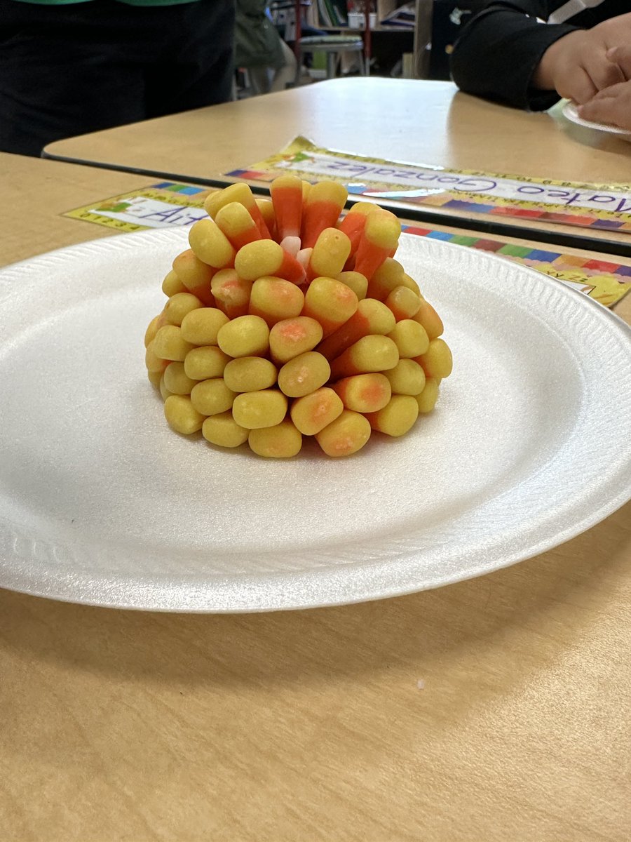 mollyp72's tweet photo. Ms. Seidenstein’s 1st graders worked on creating candy corn towers in the Candy Corn STEM Challenge. #STEM #engagement #teamwork #learnwithLAN @LANschools @LAComoFWISD @rogers_buchana https://t.co/GrOFa4PClU