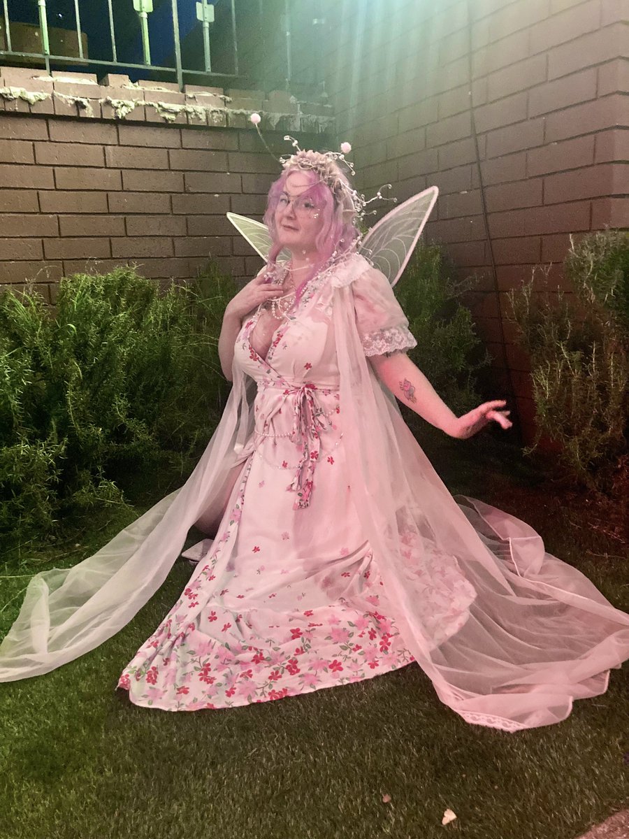 katiesaurusrex's tweet photo. Happy Halloween 💕✨ https://t.co/anEsHeRpXf