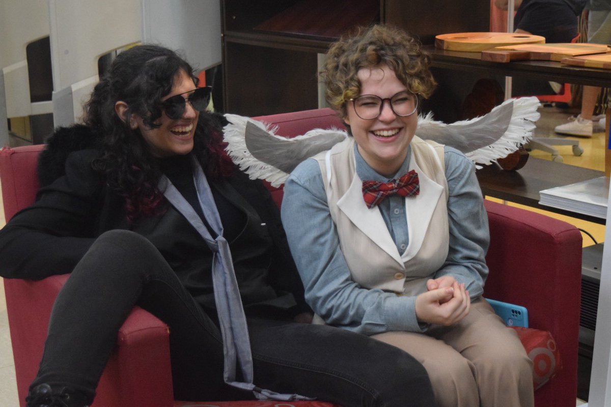 m0ondropp's tweet photo. @GoodOmensPrime Me, my angel, and Lord Beelzebub! 

@minisupla @oartefeito https://t.co/i9nOrVufHg