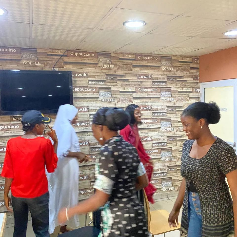 EUnilorin's tweet photo. And it's a wrap!😌💃🏽
#hangout #equitychambers https://t.co/0EU1ZKczxd