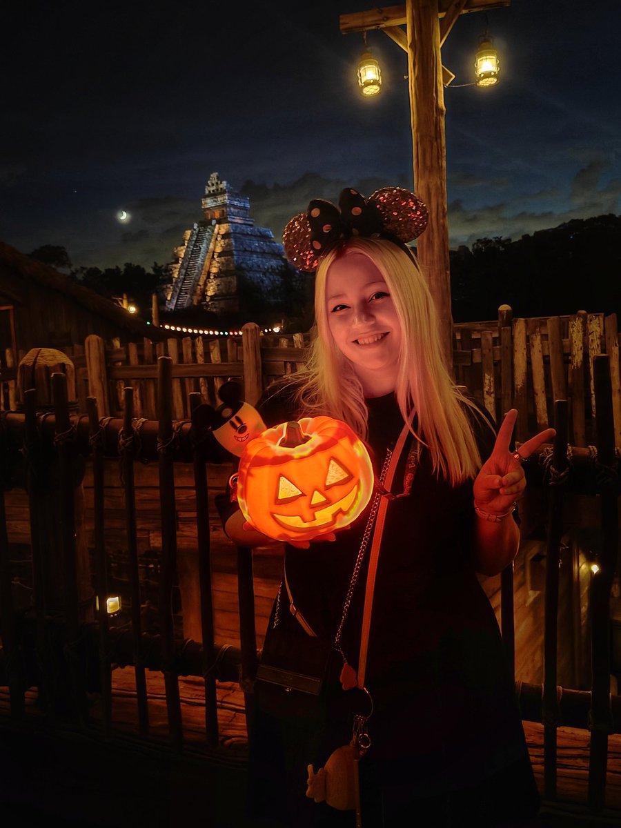 Happy Halloween 🎃✨️