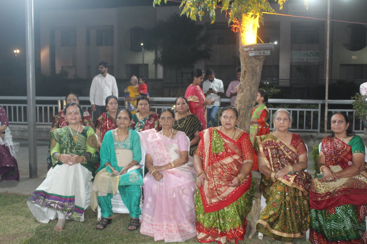 jdpatel182's tweet photo. ભગિની સમાજ હિંમતનગર આયોજિત રાસ - ગરબા પ્રસંગે... https://t.co/5exV5Dsx5F