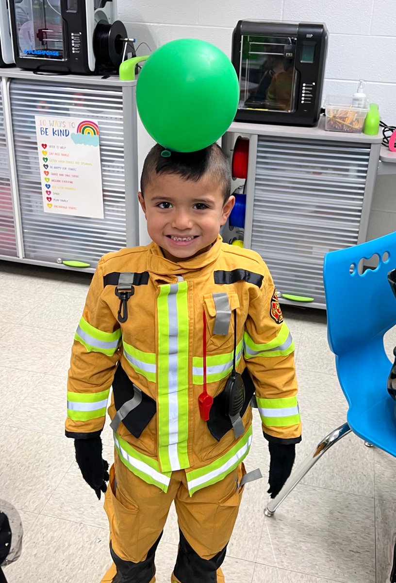 starrsteam's tweet photo. Starr kindergarten and 1st graders are having fun learning about static electricity this week. They learned it’s not magic, it’s science! @StarrBulldogs #STEAM #OCSsuccess https://t.co/bPCFIyqEvU
