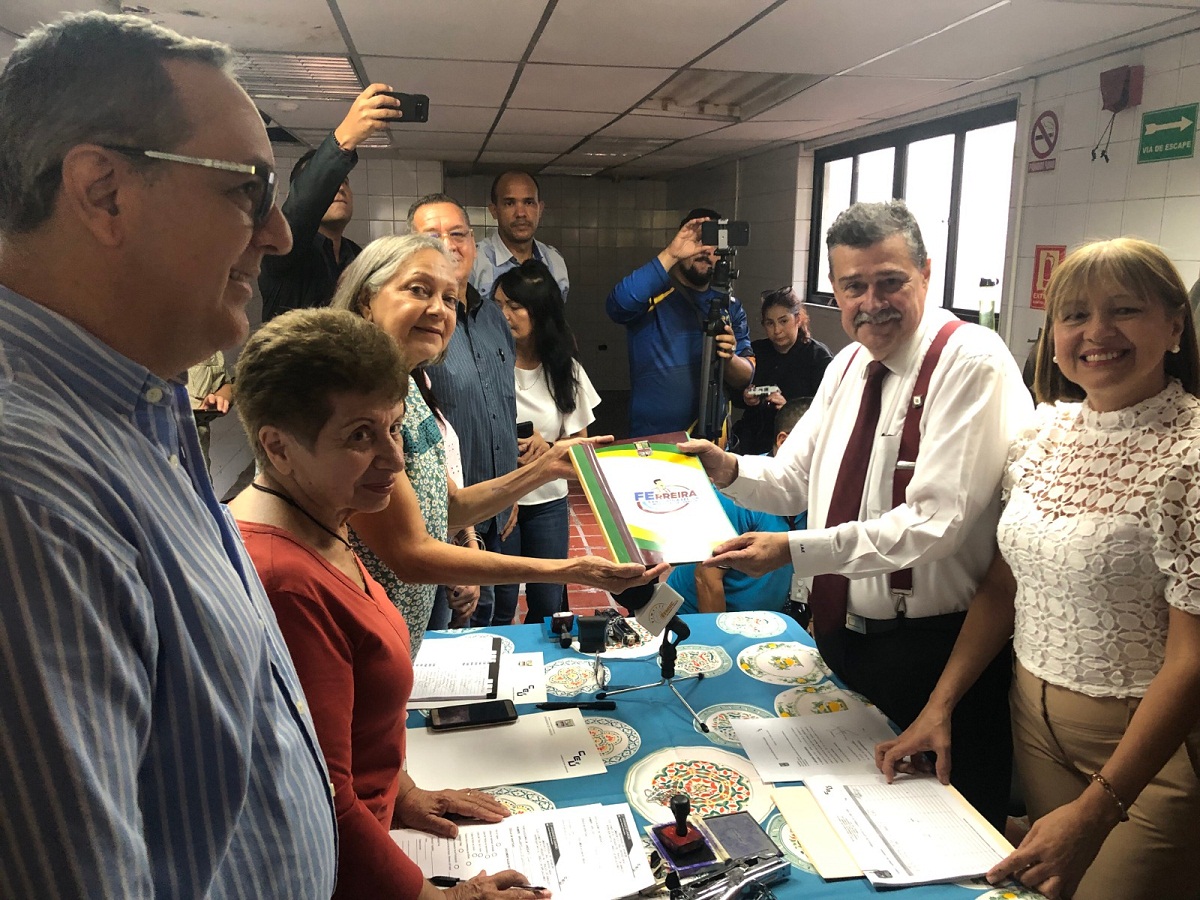 José Angel Ferreira candidato uninominal: Siempre he soñado con ser rector de la UC dlvr.it/SyCP1P