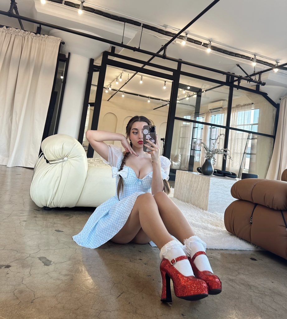 officialslayeas's tweet photo. happy halloween <3 I sick in bed this year :( hoping I have enough energy to stream later!! https://t.co/J9m3fSkzxt https://t.co/TV6TldIP6N