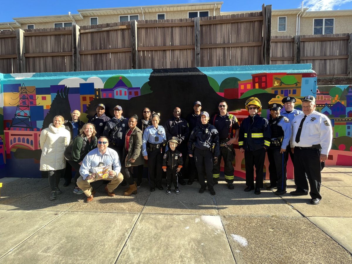 PPD05Dist's tweet photo. @PPD05Dist , PDAC, and @PhillyFireDept had a wonderful time visiting The Dobson Middle School today or our annual "Trunk or Treat."  All of the children had great costumes on ! 🎃🎃 https://t.co/AK46LHEvCq