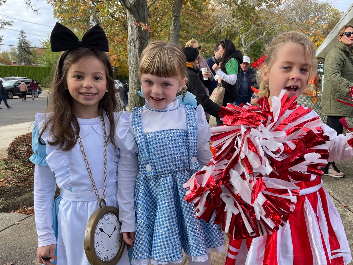 DClementeGCUFSD's tweet photo. Loved getting a little breath of fresh “scare” during the @GC_Homestead parade! 🎃👻 https://t.co/efeMMRva1K