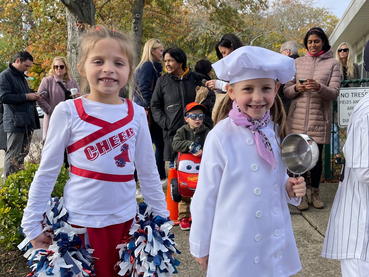 DClementeGCUFSD's tweet photo. Loved getting a little breath of fresh “scare” during the @GC_Homestead parade! 🎃👻 https://t.co/efeMMRva1K