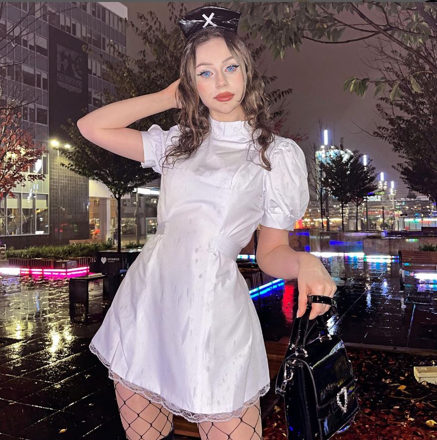 Talenkaa's tweet photo. Booo. 👻 Happy Halloweeeen! #talenka #Halloween2023 https://t.co/GeJdW3o5ia