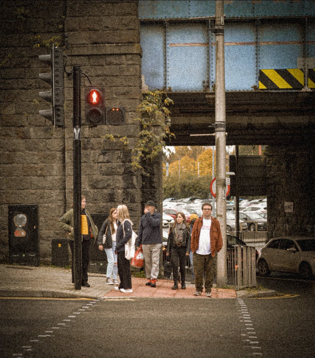 macromovement's tweet photo. Crowded crossing

@barkandjack @archi_tradition @ThePhotoHour  @gentlemensgram @petermckinnon @CameraLeon @hblifelens 

#cardiff
#filmlook 
#nikon https://t.co/LB7HVblECy