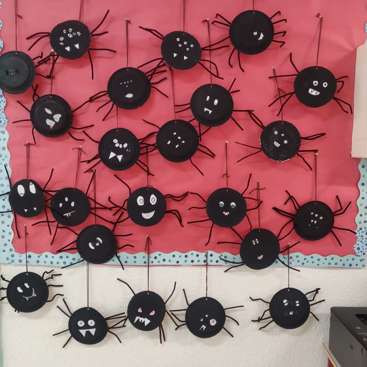 colegiotagore's tweet photo. #HalloweenTagore , #Tagoresemueve , #CreatividadTagore
Nuestr@s alumn@s de 3° han hecho estas manualidades para decorar nuestro cole en Halloween https://t.co/ef3Q8r8dd1