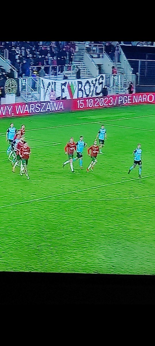 elsnerek's tweet photo. Tymczasem na meczu pucharu Polski Zagłębie Sosnowiec - Górnik Zabrze, @pzpn_pl @LaczyNasPilka  zachęcają do kupna biletów na mecz z Mołdawią, który odbył się 15.10.23 🤦 https://t.co/hIpH1x0gtm