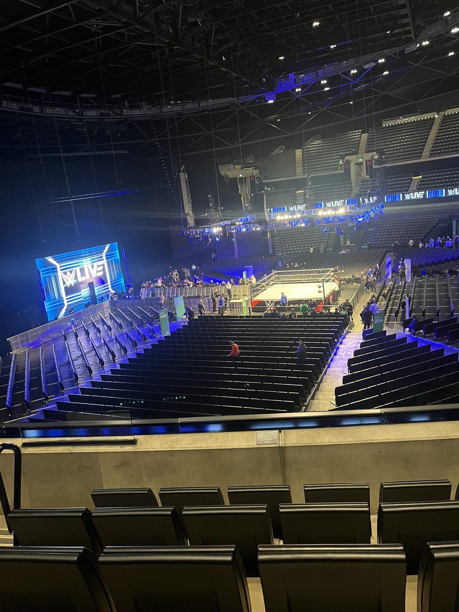 MikeyWallace1's tweet photo. #WWEGlasgow #WWELive https://t.co/HM9cn8fO8L