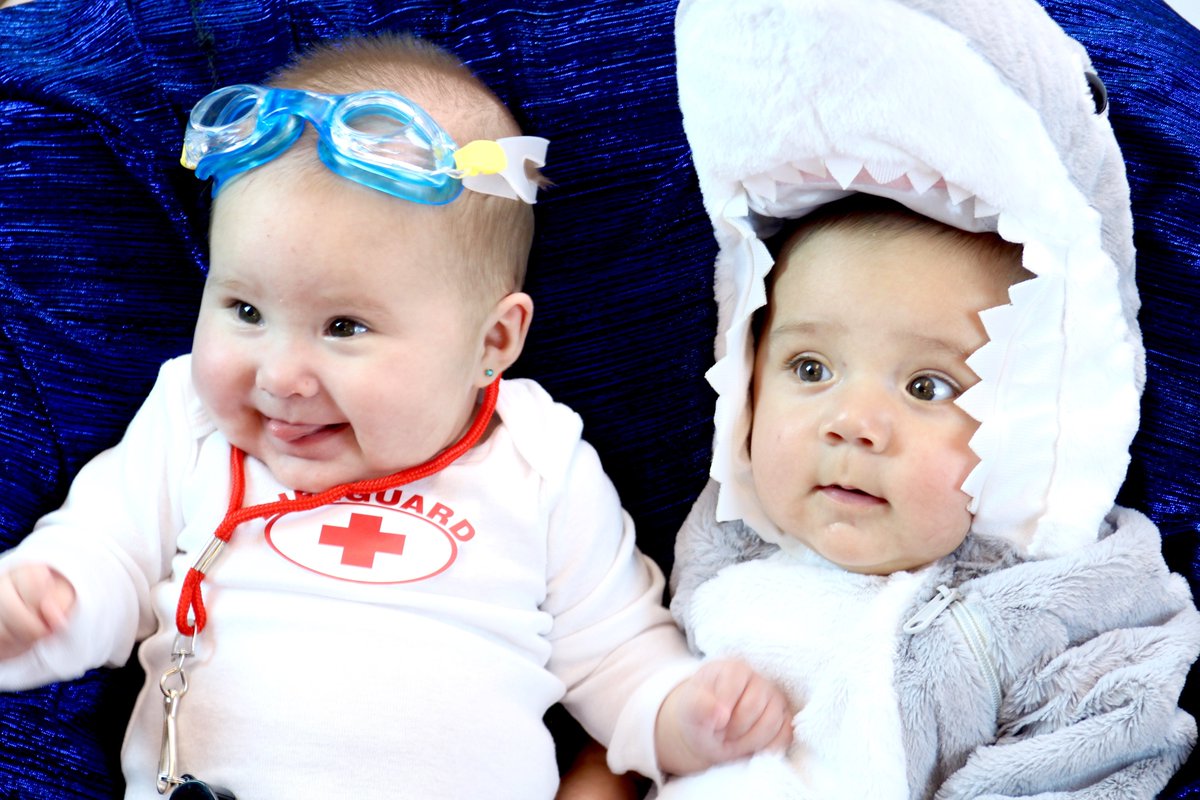 AlphaCenter's tweet image. Baby Shark Do-Do-Do-Do-Do-Do 📷 #AlphaTwins #BabyShark #costumefun