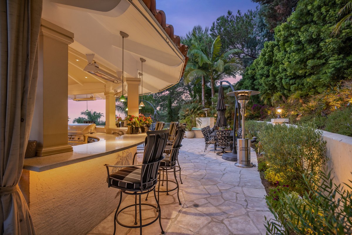 Christieβs Real Estate (@christieshomes) on Twitter photo Embrace the coastal California lifestyle at 1328 Las Pulgas Road, Pacific Palisades. See more: bit.ly/3FAoha1
----
1328 Las Pulgas Rd
Listed for $9,995,000 by <a href="/aaronkirman/">Aaron Kirman</a>
#PacificPalisades #californiarealestate #catalinaisland #whereluxurylives Embrace the coastal California lifestyle at 1328 Las Pulgas Road, Pacific Palisades. See more: bit.ly/3FAoha1
----
1328 Las Pulgas Rd
Listed for $9,995,000 by <a href="/aaronkirman/">Aaron Kirman</a>
#PacificPalisades #californiarealestate #catalinaisland #whereluxurylives