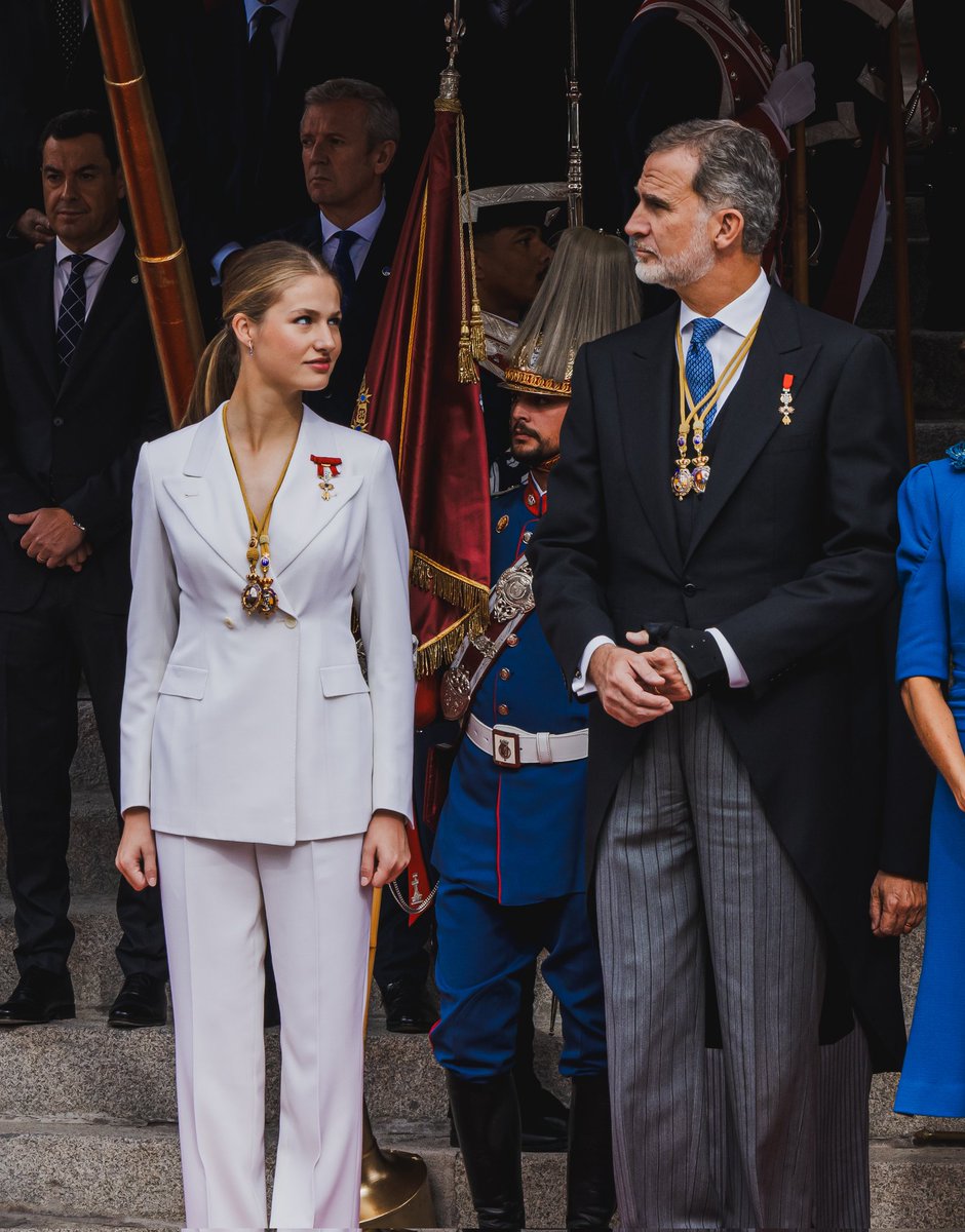 La Corona, símbolo de la unidad y permanencia de España.

Hoy durante el acto de jura de la Constitución de la Princesa Leonor ante las Cortes Generales.
#CongresoDeLosDiputados #JuradelaPrincesa