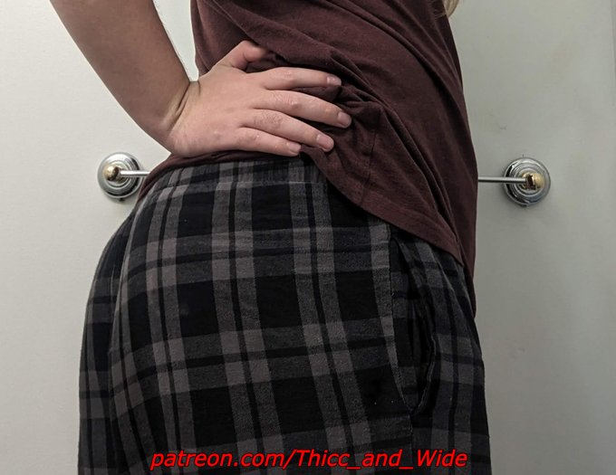 Do these pants make my butt look big? https://t.co/NlCEHMJp2Z