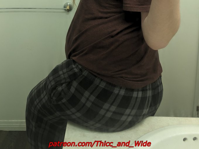 Do these pants make my butt look big? https://t.co/NlCEHMJp2Z