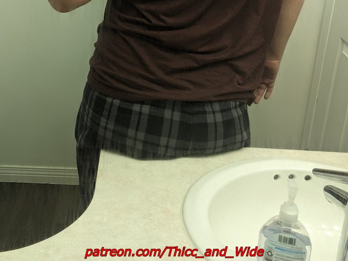 Do these pants make my butt look big? https://t.co/NlCEHMJp2Z