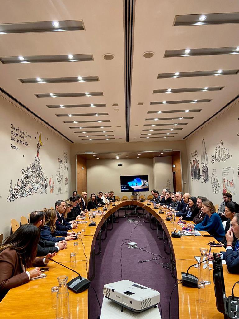 Merci à <a href="/Anne_Hidalgo/">Anne Hidalgo</a> pour le soutien total de <a href="/Paris/">Paris</a> aux côtés d’Israël et dans sa demande de libération immédiate et sans conditions de tous les otages retenus par le Hamas.  

Très sensible à l’accueil chaleureux à l’Hôtel de Ville de Paris des familles des otages retenus à