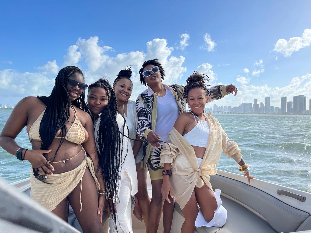 Unique Experiences in Miami.
.
#partyonaboatrentals
*
#birthday #yacht #miami #yachtrental #miamirental #rentalsmiami #boat #boatrental #miamiboatrental #gettogether #sun #miamifun #southbeach