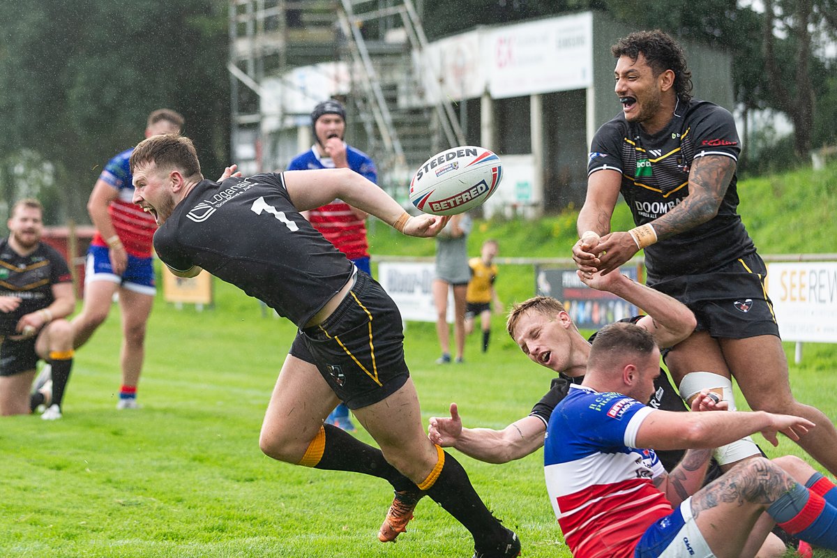 CornwallRLFC's tweet photo. 𝗣𝗲𝗻𝗻-𝗯𝗹𝗼𝗼𝗱𝗵 𝗟𝗼𝘄𝗲𝗻 〓〓  

🎂 A very happy second birthday to us, Cornwall RLFC born on this day in 2022!

🙌 As our club continues to progress, we have made more history in the last 12 months.

📸 @sportscornwall 

🖤💛 #Kernowkynsa #RugbyLeague https://t.co/v3GWqnsN2h