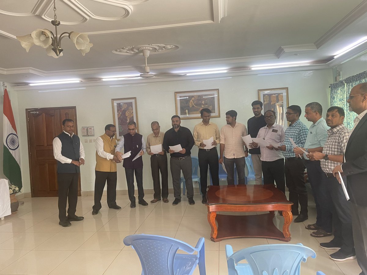 IndiainNiger's tweet image. During a week-long Celebration of Rashtriya Ekta Diwas, officials of EOI Niamey along with Indian community paid floral tributes to Sardar Patel &amp;amp; took Rashtriya Ekta Diwas Pledge administered by Cd’A on 31 Oct 2023. @MinOfCultureGoI 
#MeriMaatiMeraDesh #FestivalOfUnity @MEAIndia