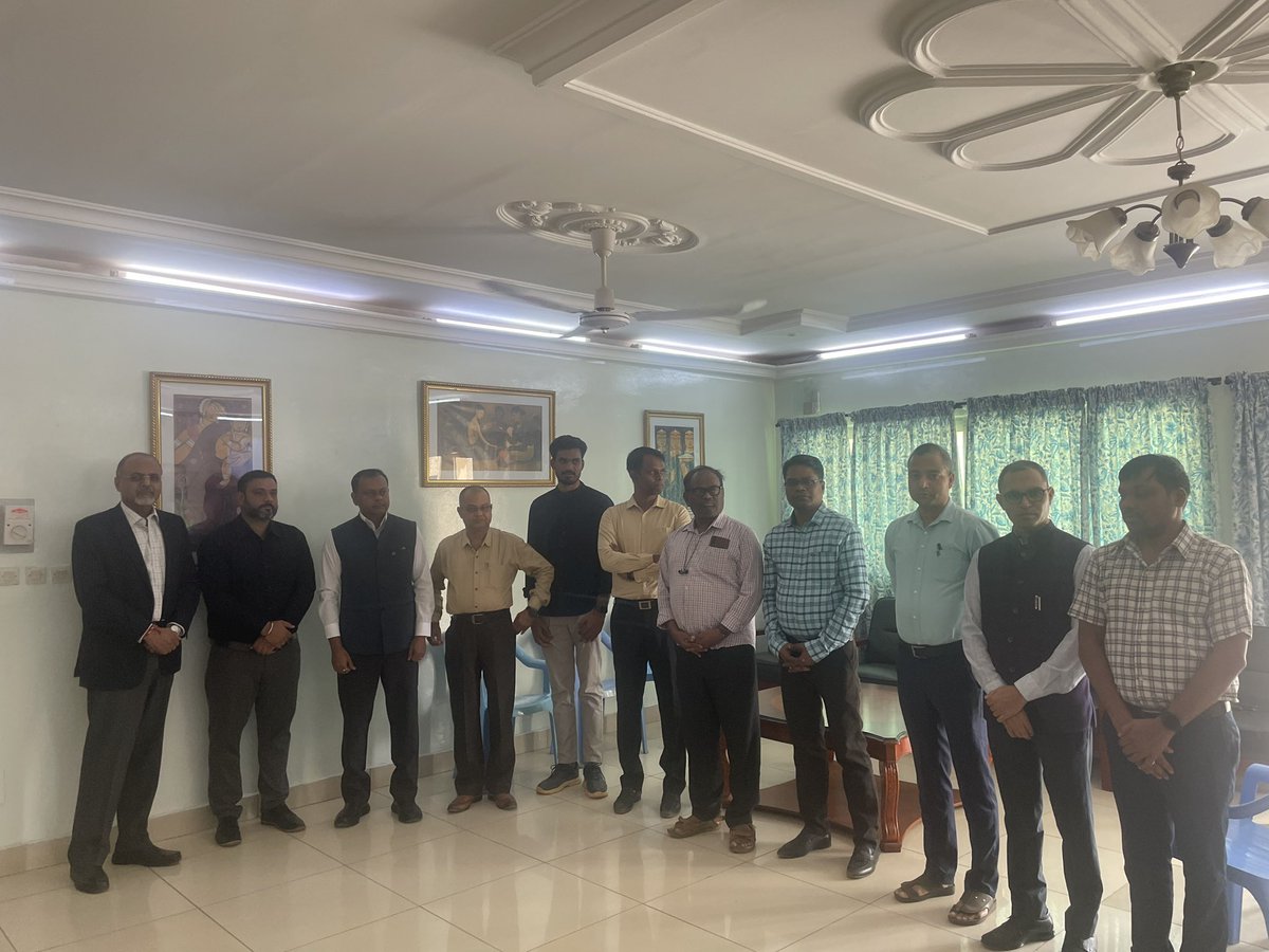 IndiainNiger's tweet image. During a week-long Celebration of Rashtriya Ekta Diwas, officials of EOI Niamey along with Indian community paid floral tributes to Sardar Patel &amp;amp; took Rashtriya Ekta Diwas Pledge administered by Cd’A on 31 Oct 2023. @MinOfCultureGoI 
#MeriMaatiMeraDesh #FestivalOfUnity @MEAIndia