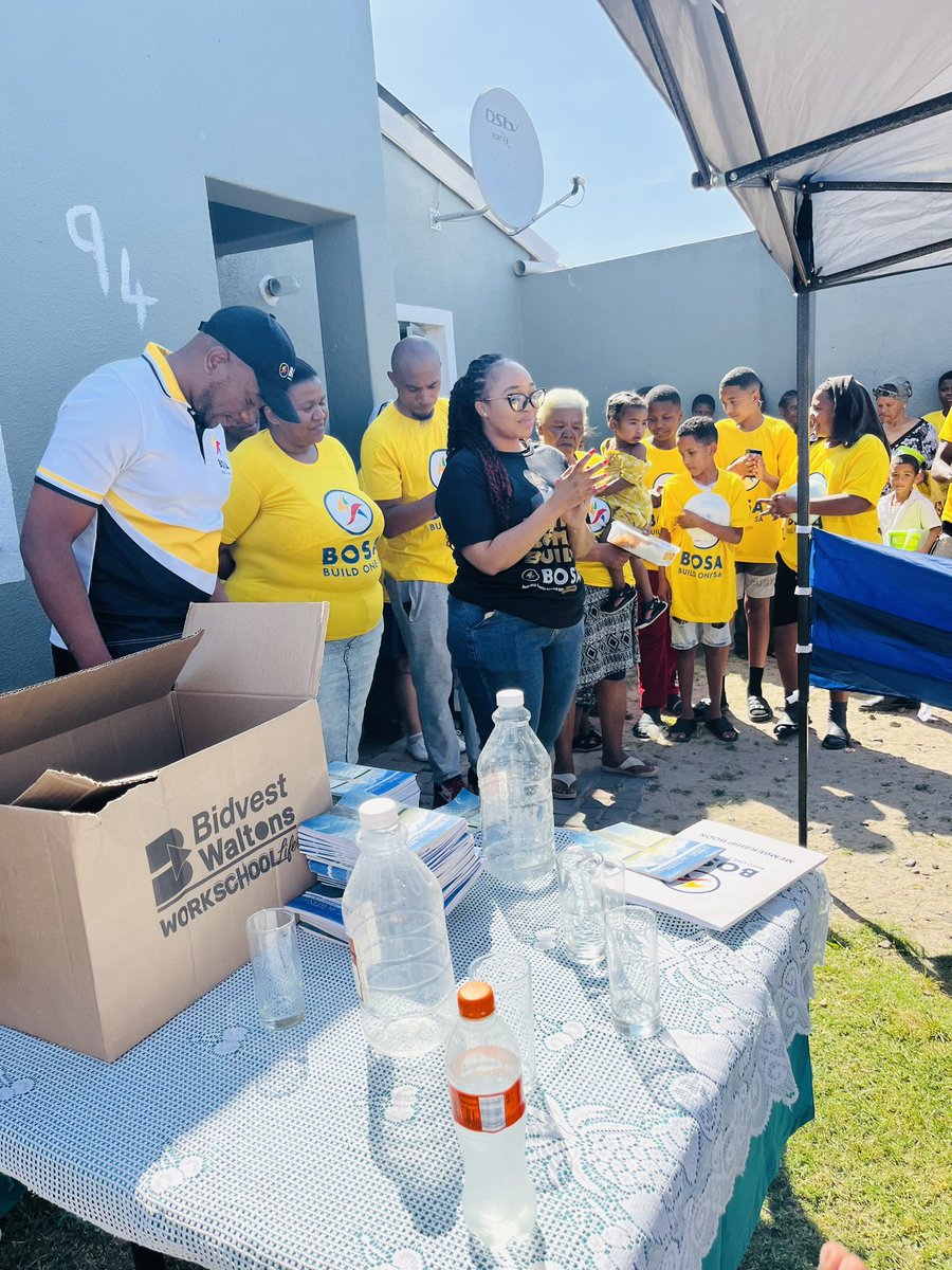BuildOneSA_WC's tweet photo. Feeding scheme program plus computer center initiative in Bishop Lavis #registertovote #bishoplavis #westerncape #capetown #bosa #buildinesouthafrica @MmusiMaimane @Ukwandile @WayneBennett81 @SarahMadingwana https://t.co/4904KOMUvC