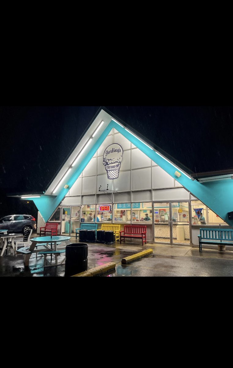 Ty_rodgers20's tweet photo. I just want to give a shout out to Jarling’s for having the best ice cream out there.  If you’re not in CU, you can go to https://t.co/IhQdQPKlFF for nationwide shipping and they’ll ship it to you anywhere in the nation.  Definitely the best. https://t.co/mwnMKwsm0E @JarlingsCU https://t.co/l73sxaLJS1