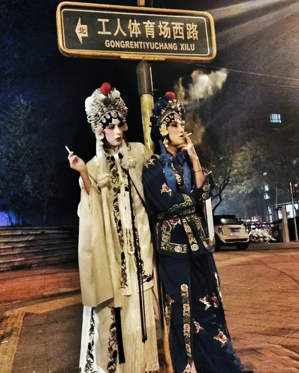 Descubre_China's tweet photo. Halloween 🎃👻💀Beijing, 2014 🇨🇳 

Crédito de la foto: Luo Xiaohu 罗晓琥.

#China #Asia #Beijing #Halloween #Muertos  #Penin https://t.co/ryULBES2LL