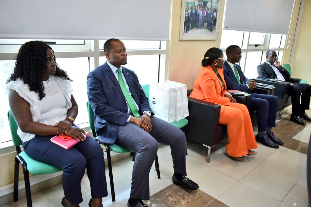 Un equipo de Ilende &amp; Partners visita el Banco Nacional de Guinea Ecuatorial para explorar líneas de cooperación.

<a href="/GuineaMarket/">GUINEAMarket</a> <a href="/EcoMatin_CMR/">EcoMatin_Officiel</a> <a href="/jmnchasoikaka/">JM Nchaso Ikaka</a> <a href="/engonga_cruz/">Mari Cruz Engonga</a> <a href="/PdgePrensa/">Prensa PDGE</a> <a href="/finance_eg/">EG FINANCE</a> <a href="/andge2035/">AGENCIA NACIONAL DE DESARROLLO GUINEA ECUATORIAL</a> <a href="/ErnestoEsimi/">Ernesto M. ESIMI</a> <a href="/EcomnewsAfrique/">ECOMNEWS AFRIQUE</a> <a href="/AACAPITAL19/">A&A CAPITAL</a> <a href="/AngueNso/">Moisés Angüe Nso Nchama</a> @CarmenNfono