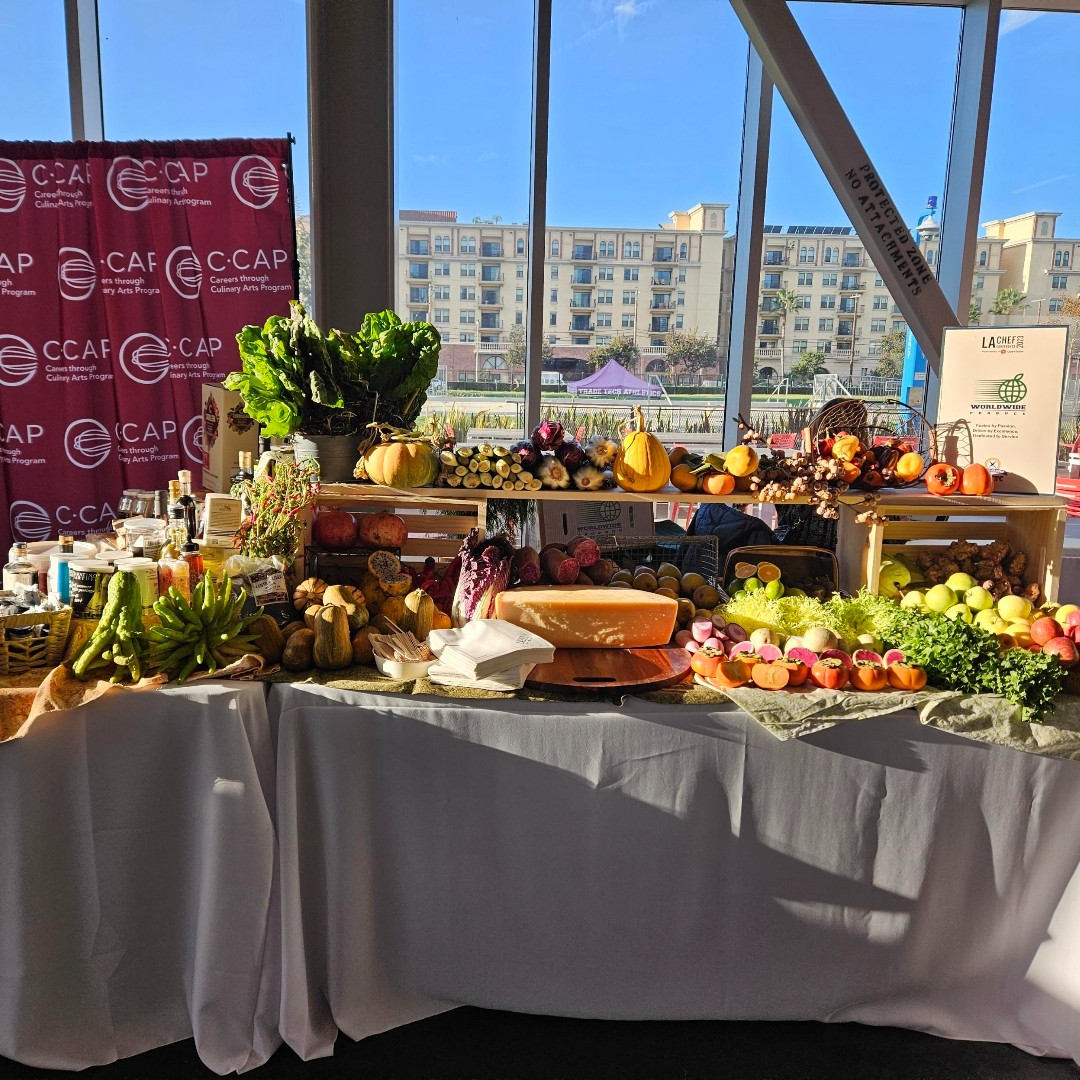 WW_Produce's tweet image. We had a great time at #LAChefCon, showcasing an assortment of the amazing products we have to offer! Like what you see?!👀 Click the link in our bio to get in touch with a Sales Rep today! #lachefcon2023 #chefconference #losangeleschefconference #chefcon #lachefconference