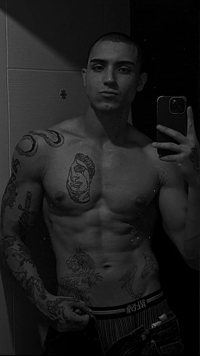 berahamm's tweet photo. #stripper https://t.co/C0CCreen1S