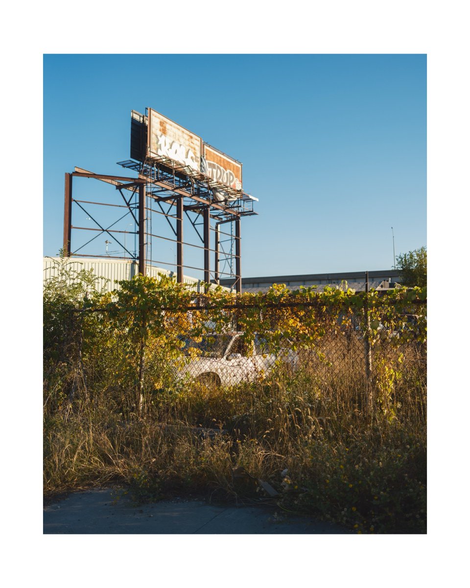 Kansas City | October 2023

#fujigfx100s #fujix #fujicamera #fujixlovers #fujigfx #myfujifilmlegacy #fujifilm_street #fujixpassion #fujimag #kansascity #westbottomskc #missouri #