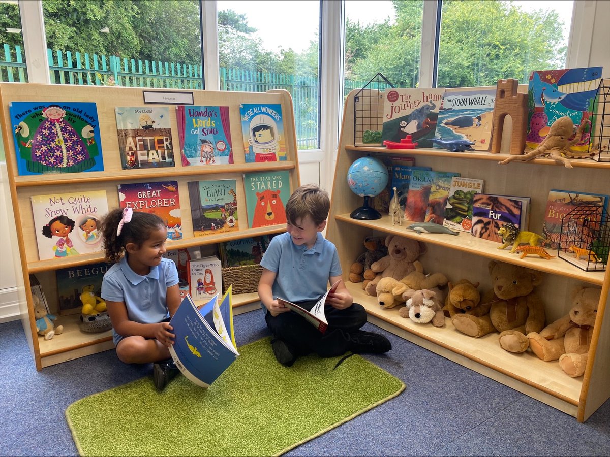 ElpRosedale's tweet photo. A positive reading environment where curiosity thrives and imaginations take flight. We don't just say it at Rosedale, we live it! #RPSreading #Rosedalereaders #daretodream https://t.co/8rp6b4eo7u
