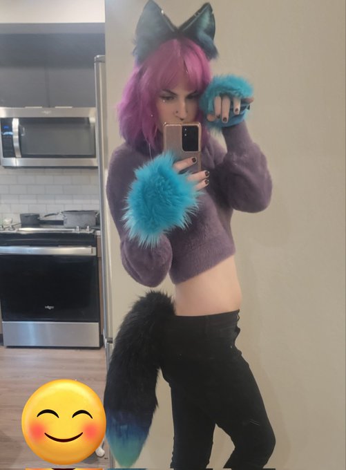 happy halloween from ur fav foxgirl? https://t.co/0xaMUQvE9c